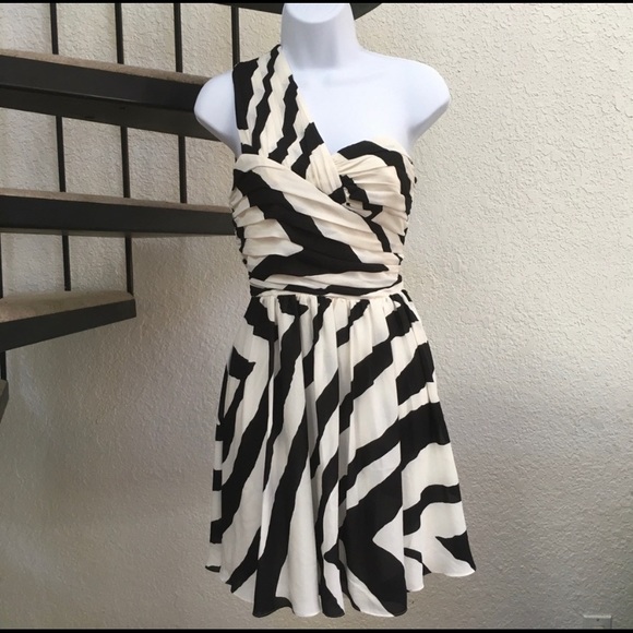 Express One Shoulder Zebra Stripe B&W Mini Dress 6 - Picture 3 of 6
